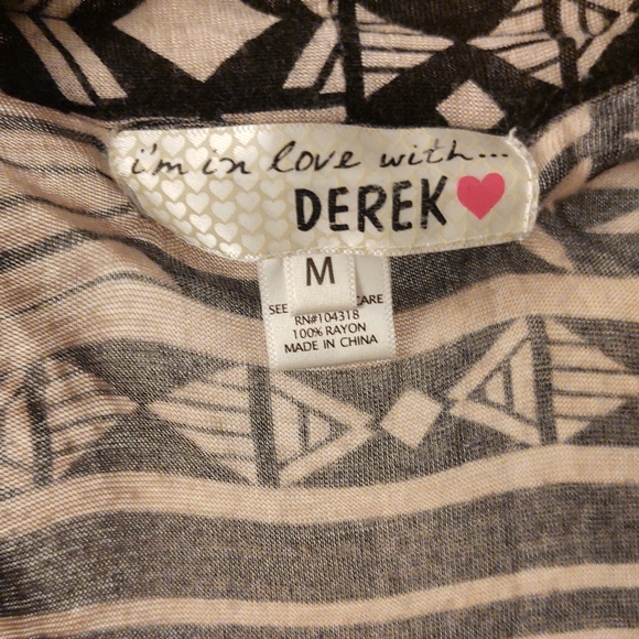 Derek 🩷 Sleeveless Cardigan - Picture 5 of 7